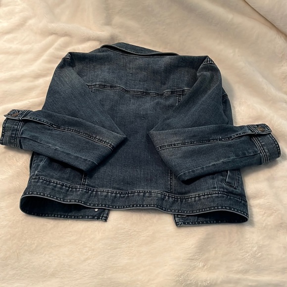 Celebrity Pink Womens Fitted Blue Denim Jean Jacket Size Medium - Picture 2 of 5